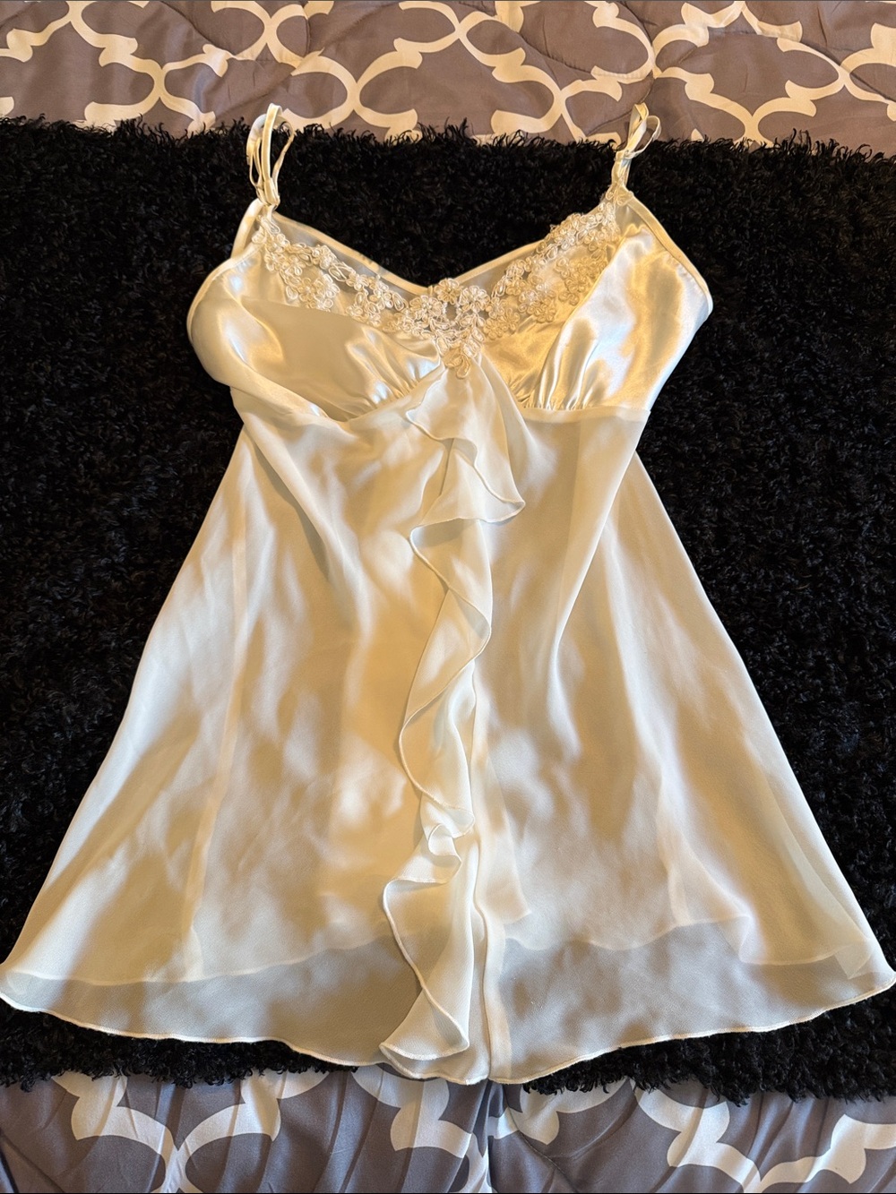 Linea Donatella Ivory Satin Lace-Trim Chemise